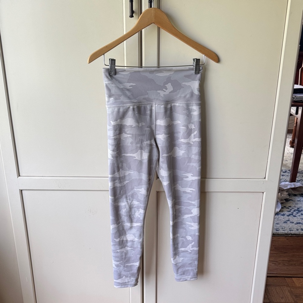 Athleta Light Grey Camo High-Rise Leggings Elation 7/8 Tight